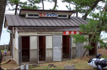 若狭和田キャンプ場の更衣室・シャワールーム